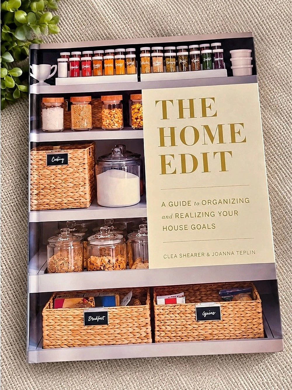 NWOT The Home Edit Organizing Book Clea Shearer Joanna Teplin + Labels